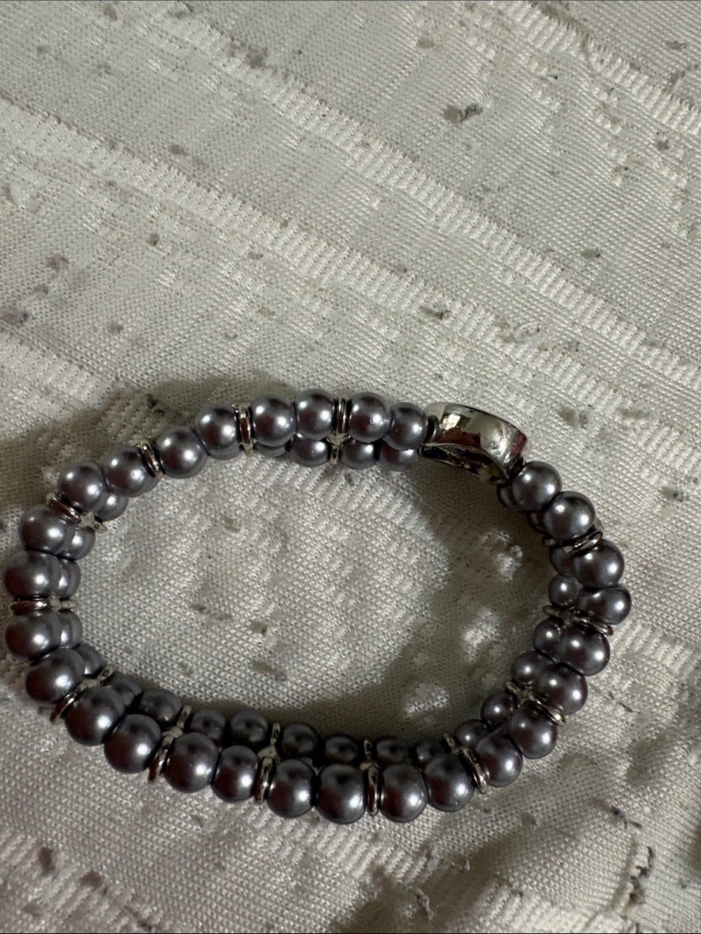 Elegant Silver Pearl Bracelet using small snaps. With jewels. Stretchy bracelet - Picture 5 of 7